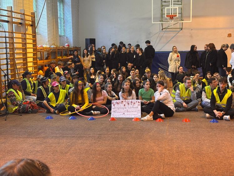 Fergeteges farsangi buli a Közgében