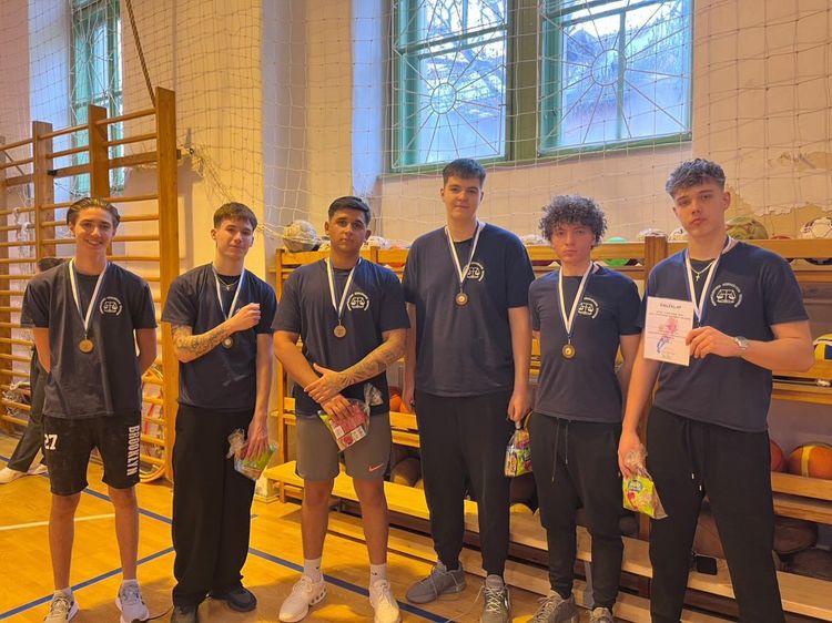 Karácsony Kupa Kosárlabda Emléktorna a Közgében